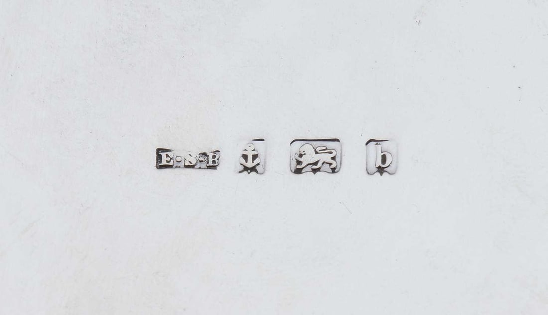 AN EDWARDIAN SILVER POWDER BOX - 2