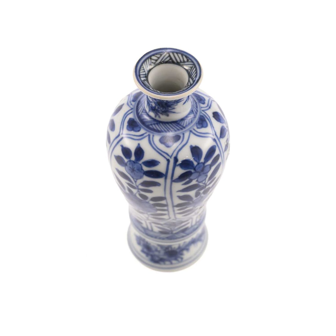 A CHINESE PORCELAIN VASE KANGXI PERIOD - 2