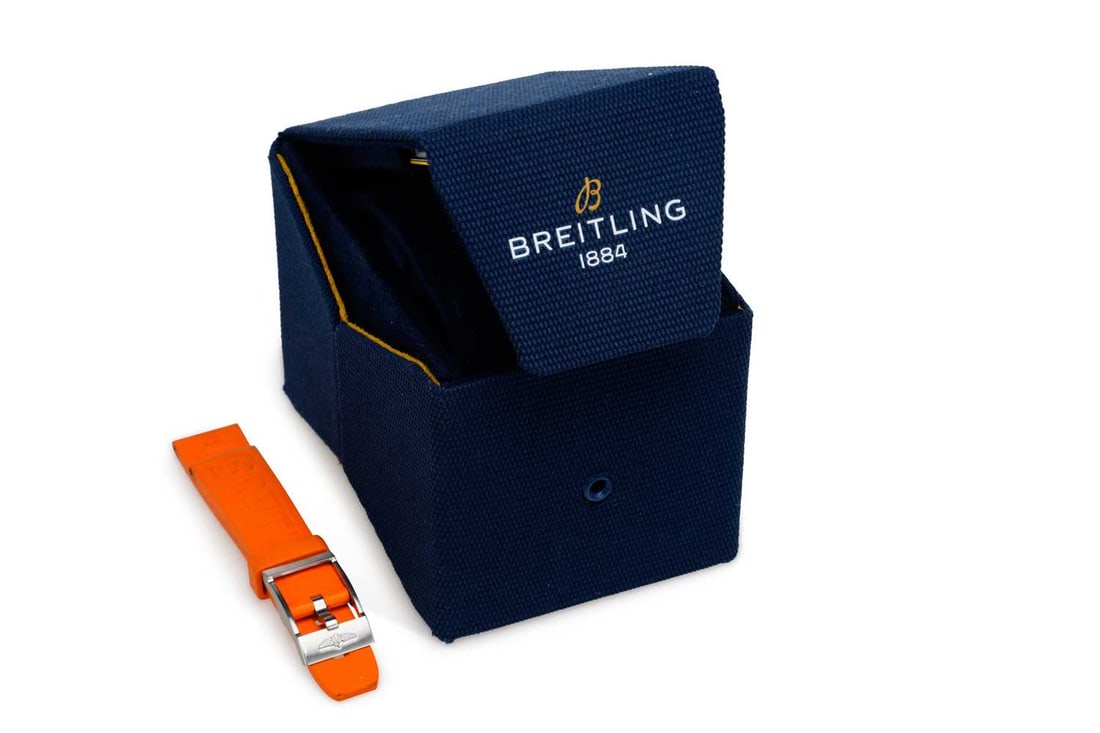 A BREITLING SUPEROCEAN 36 AUTOMATIC STRAP WATCH - 2