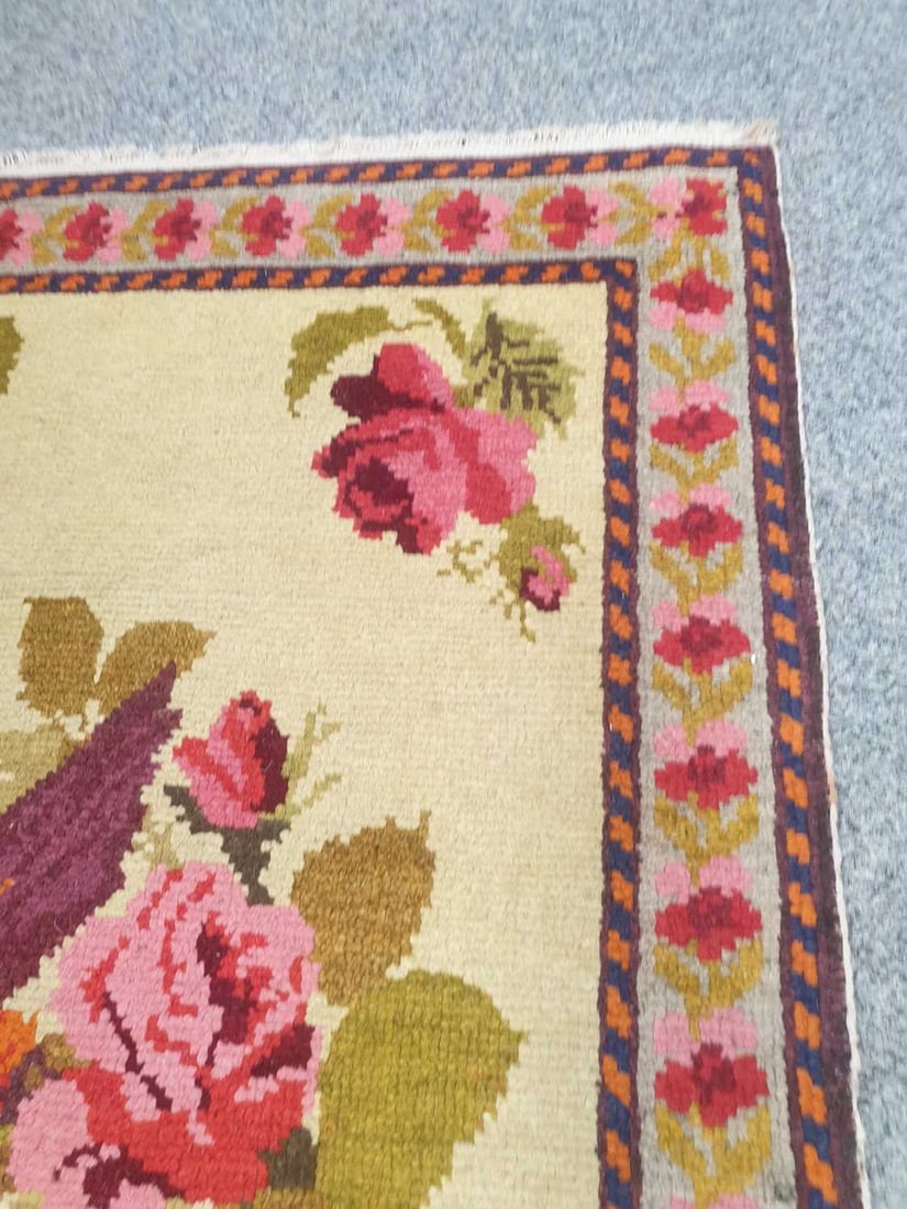 A SMALL WOOL RUG IN THE CHINESE TASTE - 2