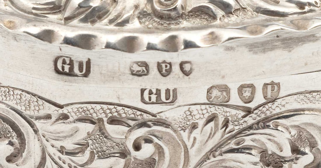 A LATE VICTORIAN SILVER TRINKET BOX - 2