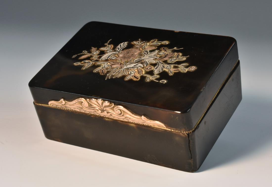 A George III gold-mounted tortoiseshell rounded (1 of 1)