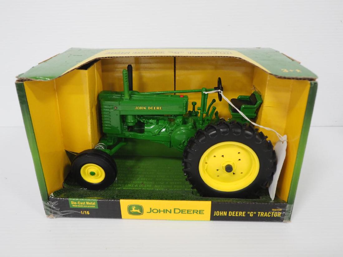Ertl John Deere G tractor: Ertl John Deere G tractor, NIB