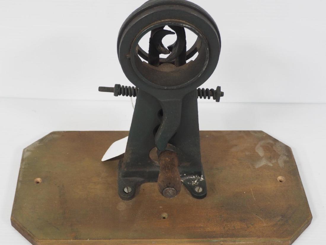 Hawley bench-top hand-crank corn sheller: Hawley bench-top hand-crank corn sheller