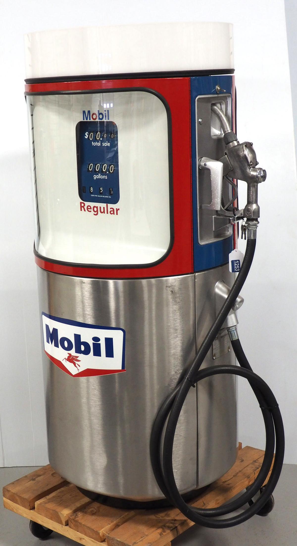 Wayne Round Mobil Gas Pump