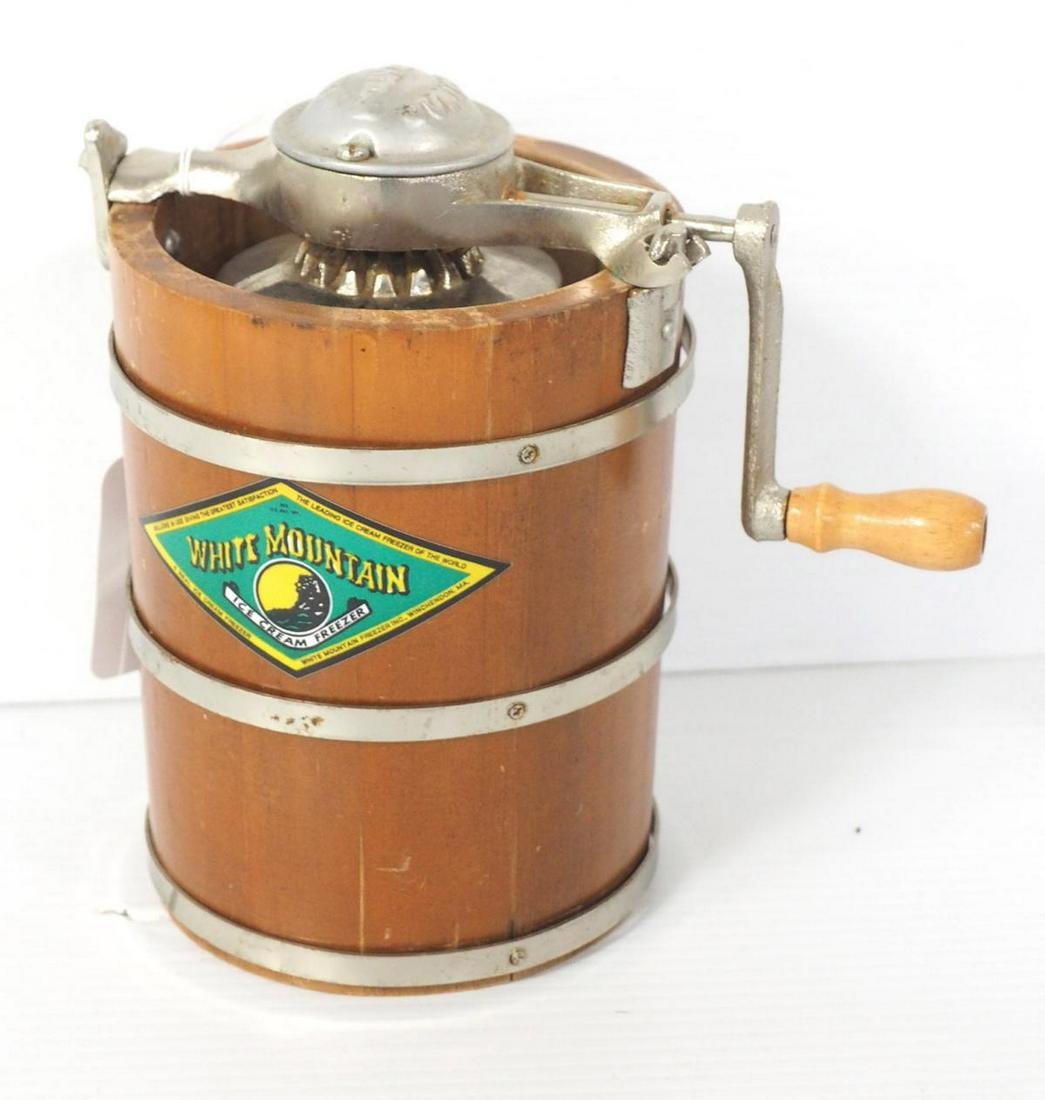 White Mountain Jr ice cream freezer: White Mountain Jr ice cream freezer