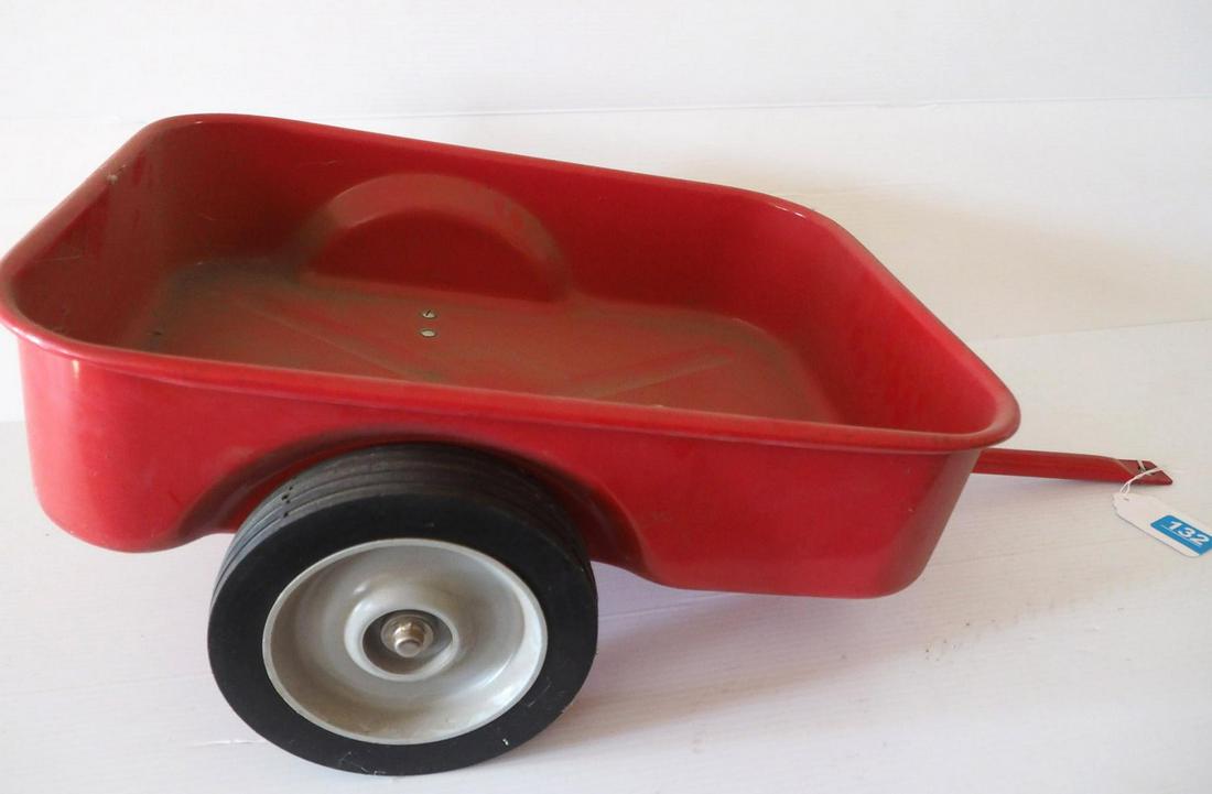 Red pedal tractor trailer: Red pedal tractor trailer- Good