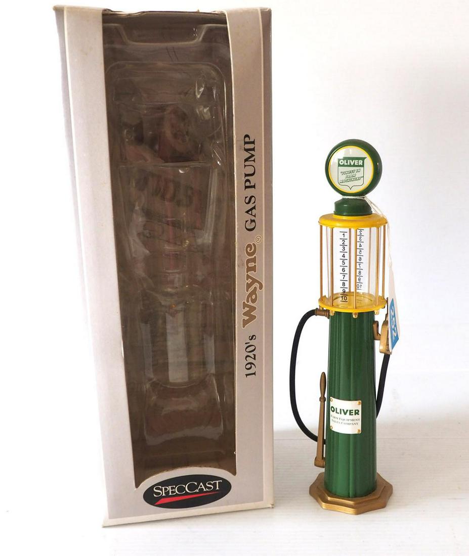 Wayne Oliver Gas Pump: SpecCast Wayne Oliver Gas Pump with box