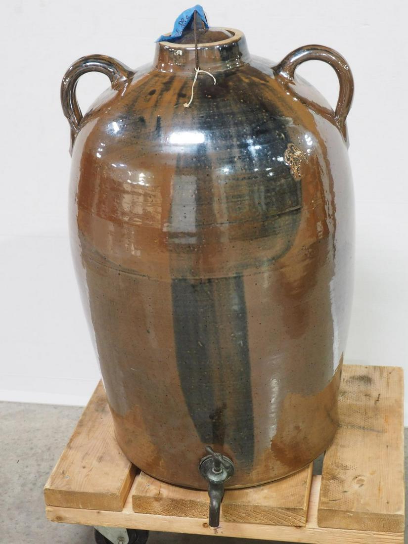 30 gallon double-handle crock: 30 gallon double-handle crock with spigot and lid