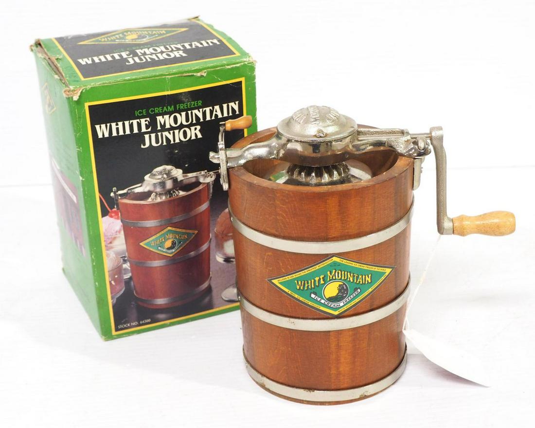 White Mountain Jr ice cream freezer: White Mountain Jr ice cream freezer with box -Very Good