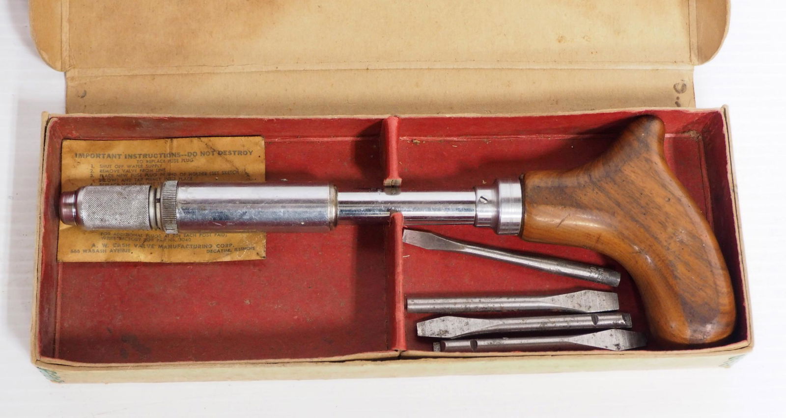 Montgomery Ward Ratcheting Screwdriver: Montgomery Ward Pistol Grip Spiral Ratcheting Screwdriver with 4 Bits in original box