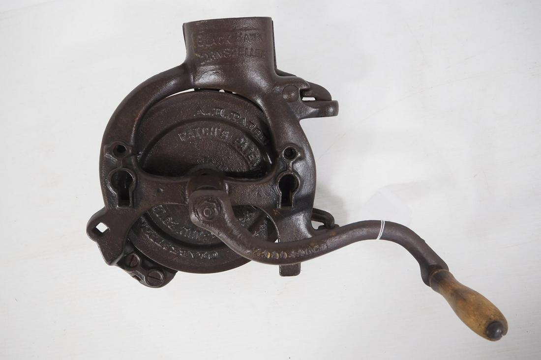 Black Hawk corn sheller (1 of 3)