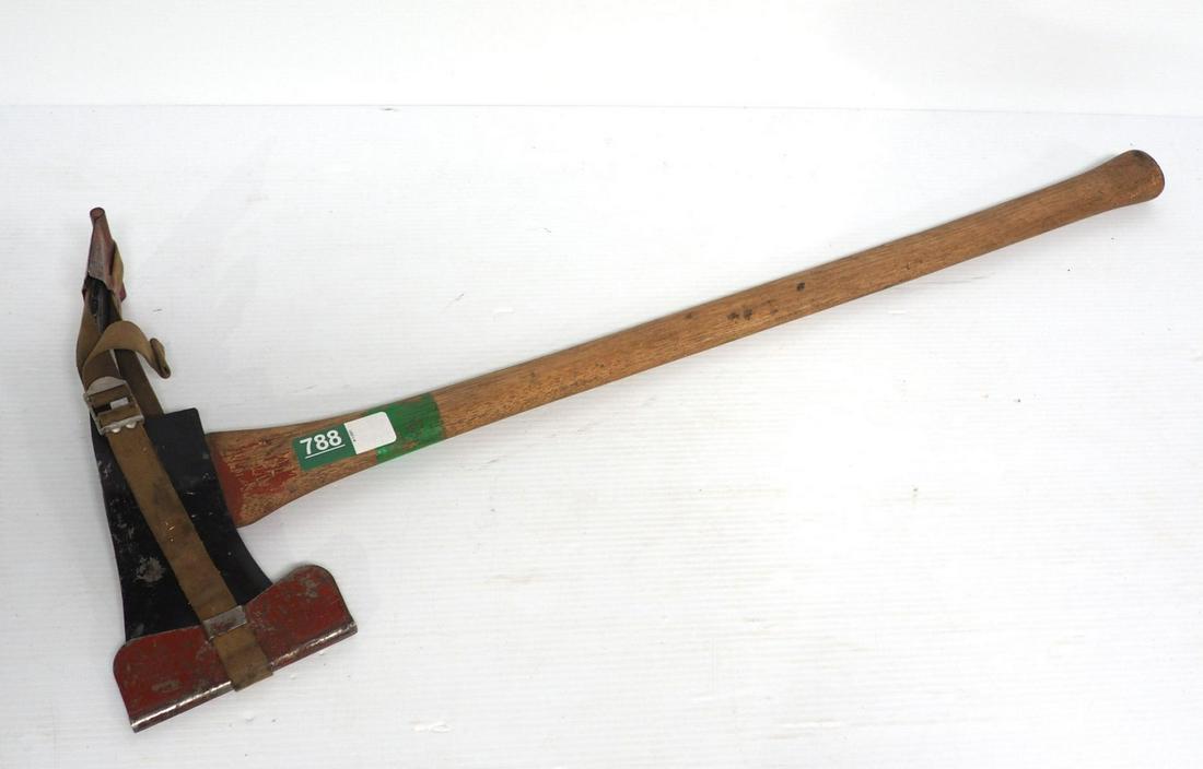 Mann "True American" Fireman's Axe with blade covers (1 of 3)