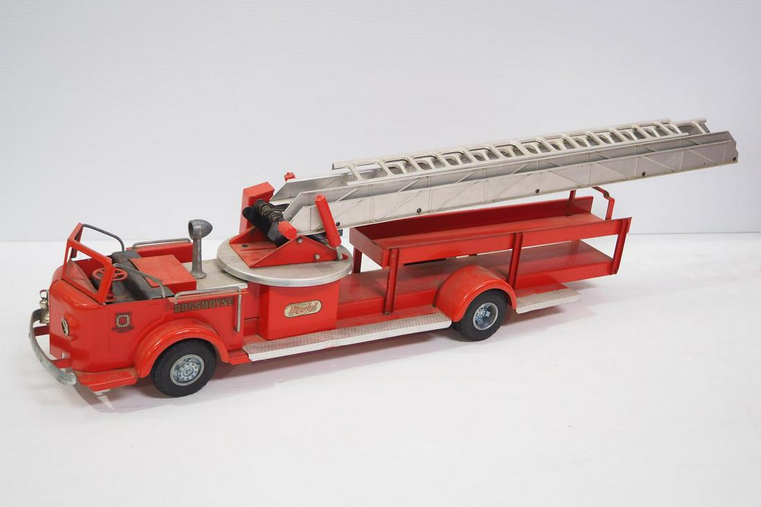 American LaFrance aerial ladder fire truck (1 of 5)