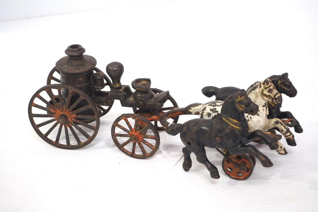 Ives cast iron 10" horse-drawn fire engine (1 of 4)