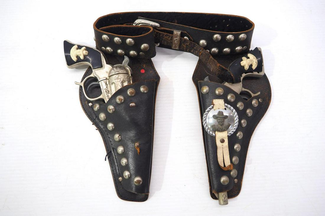 Hopalong Cassidy holster and cap guns: Hopalong Cassidy double holster and 2 cap guns -Fair, 1 gun has loose grip