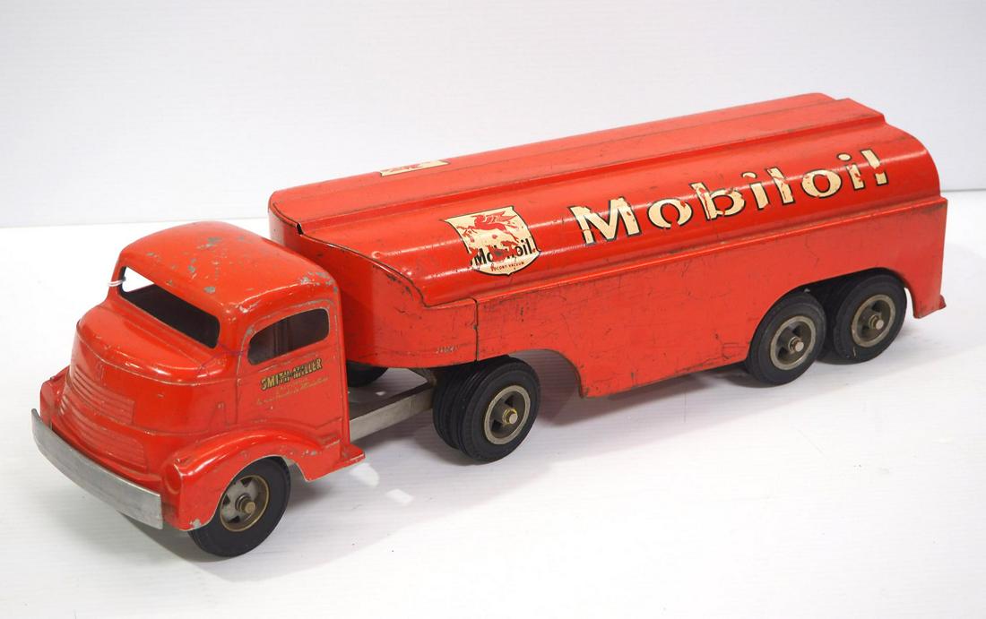 Smith Miller Mobiloil Tanker Truck (1 of 4)