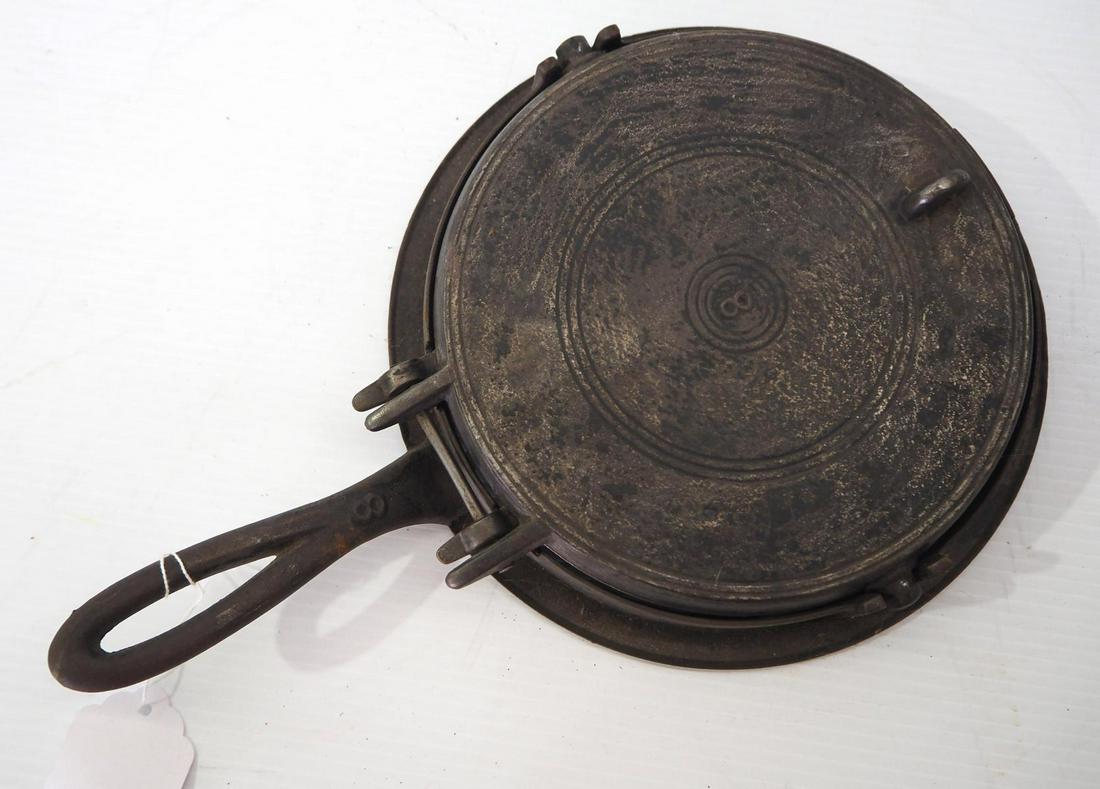 No.8 waffle iron with card suit design (1 of 3)