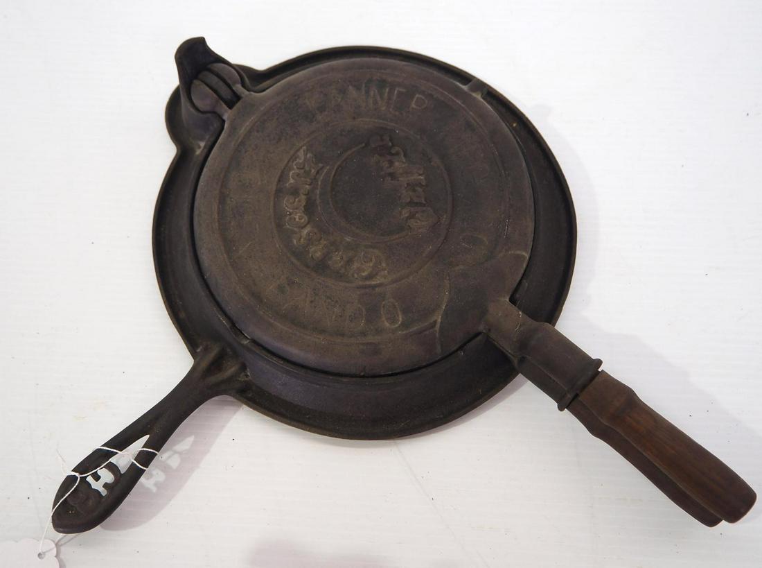 Fanner Mfg. Co. No.8 Crescent waffle iron: Fanner Mfg. Co. No.8 Crescent waffle iron