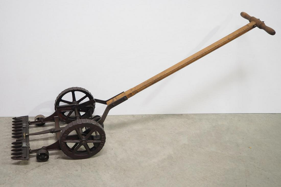 Clipper cast iron push-type lawn mower (1 of 5)