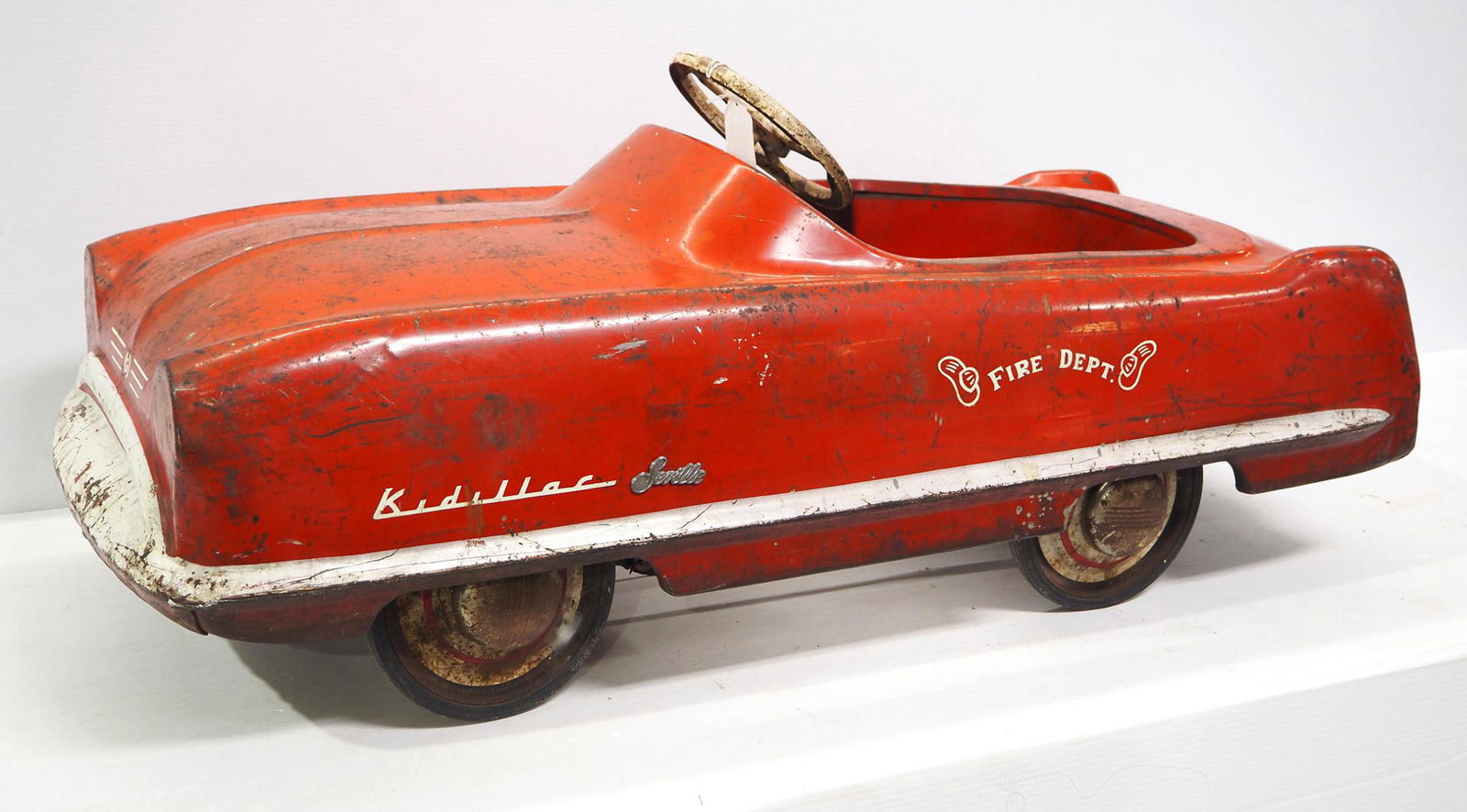 Gendrum Kiddylac Fire Department pedal fire truck (1 of 7)