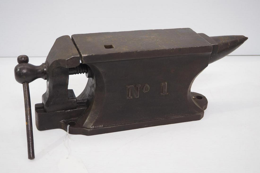 Iron No. 1 bench anvil/vice combo (1 of 3)