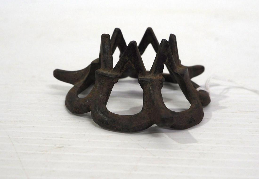 Cast iron hand corn sheller/nubber: Cast iron hand corn sheller/nubber