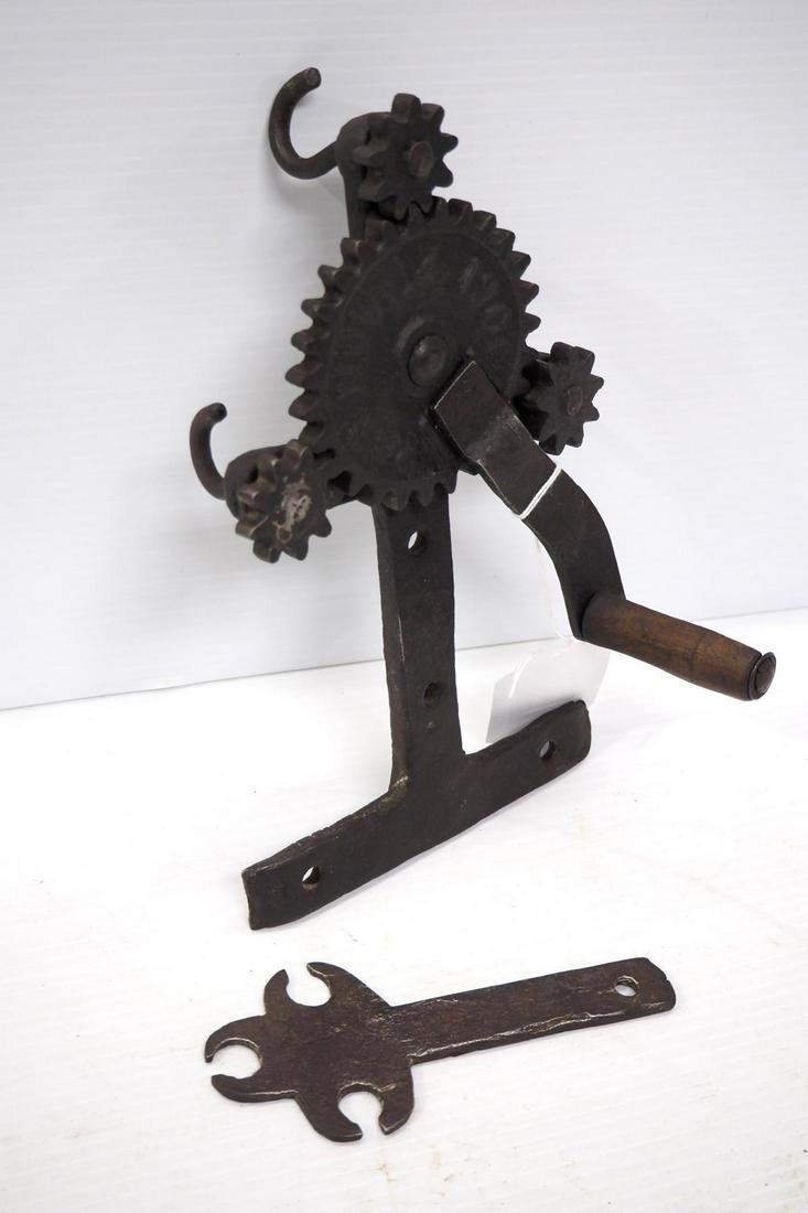 Fence-mount 3-strand rope maker (1 of 6)