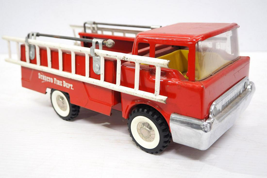 Structo fire truck with ladders (1 of 2)