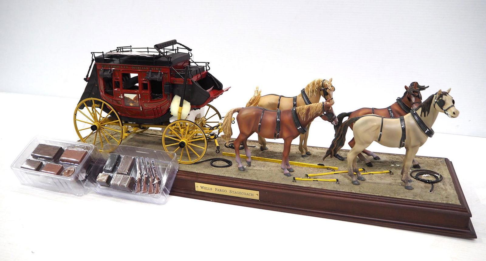 Franklin Mint Wells Fargo stagecoach with horses (1 of 3)