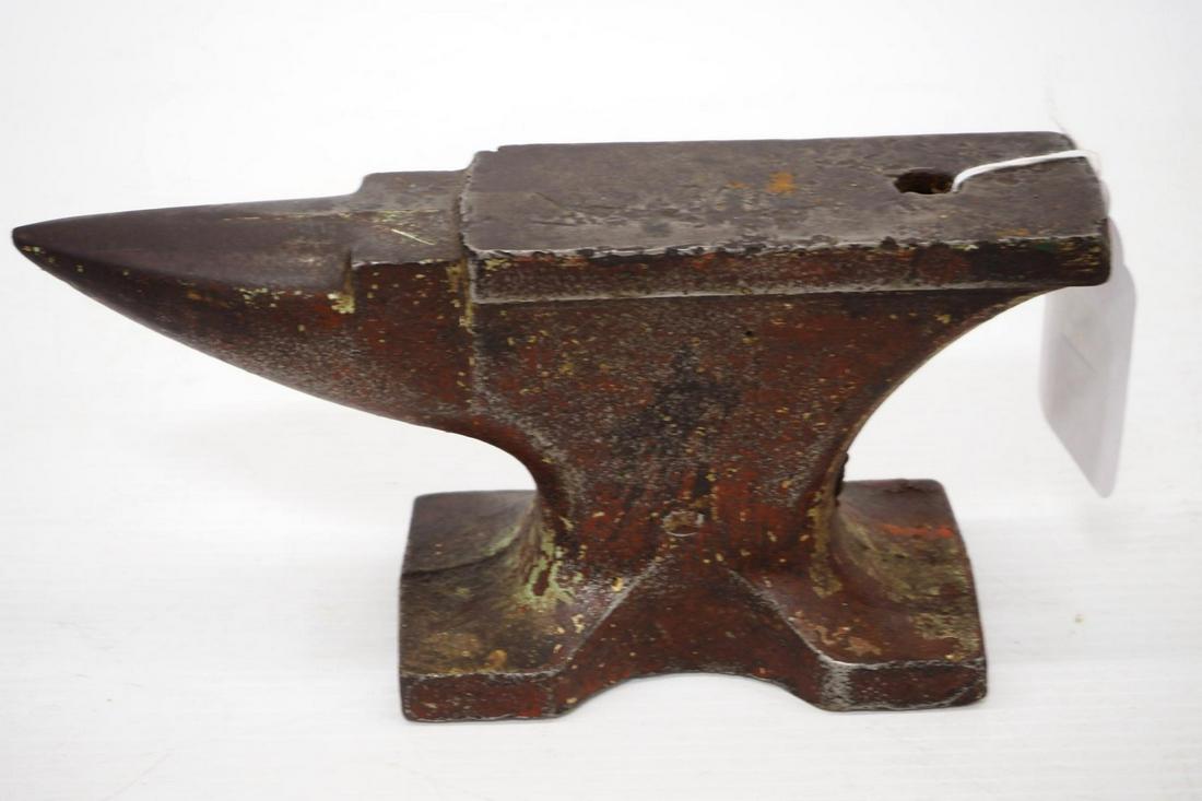 Unmarked 9 lb. Anvil (1 of 4)