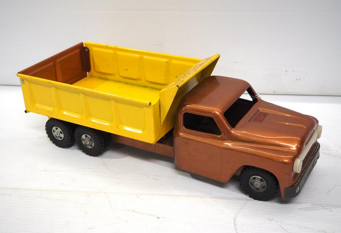 Structo Hydraulic Dump Truck (1 of 3)