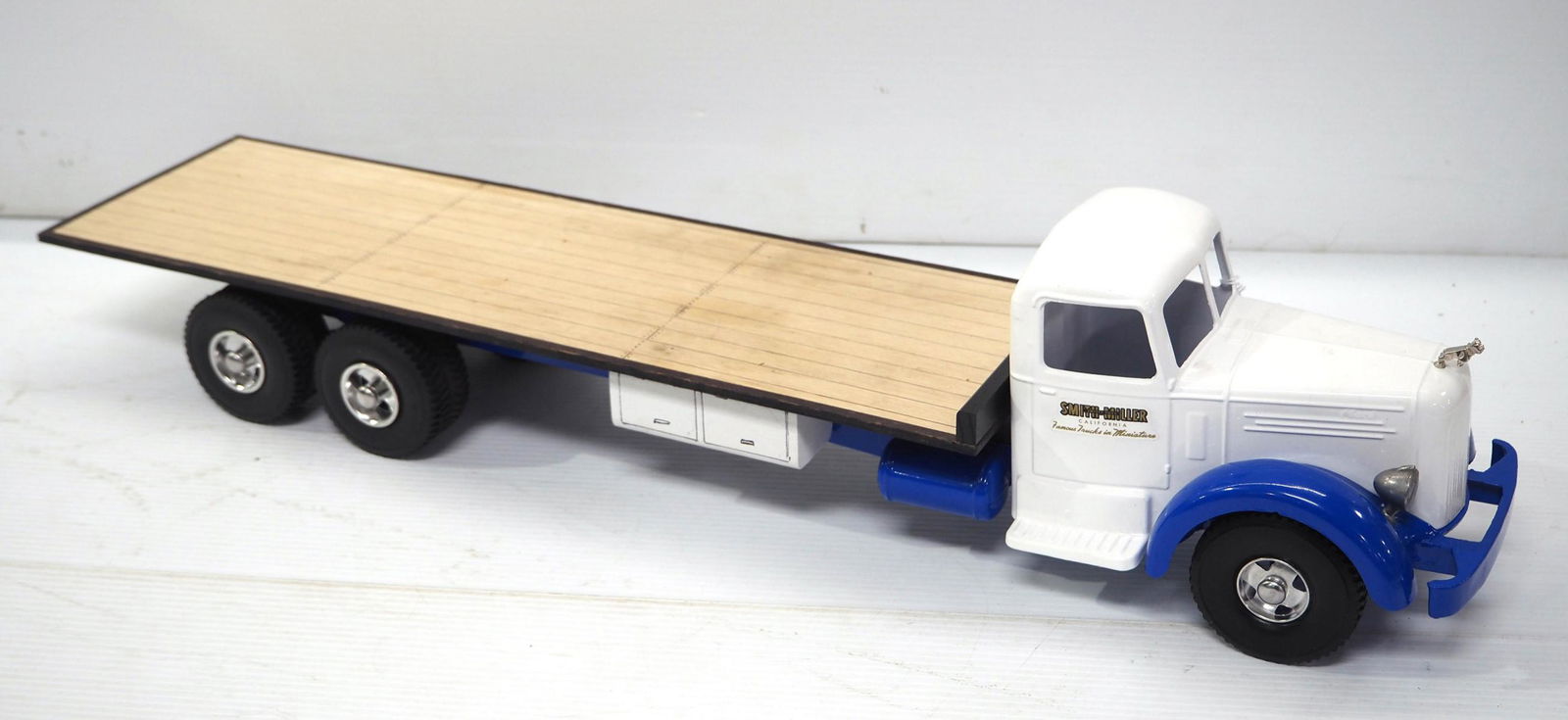 Smith Miller Blue Diamond Long Flatbed Truck (1 of 4)
