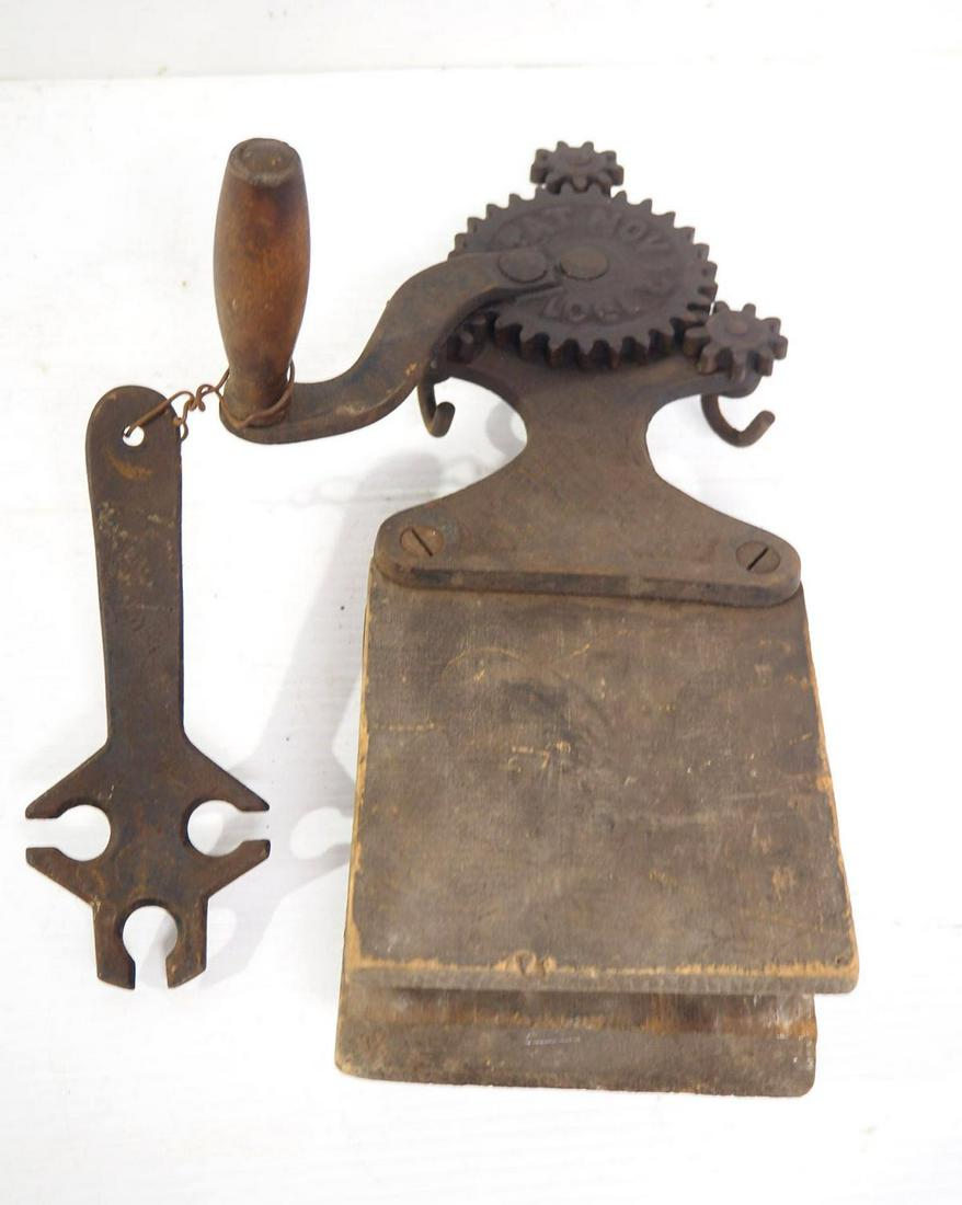 Hand-crank rope maker with wrench (1 of 3)