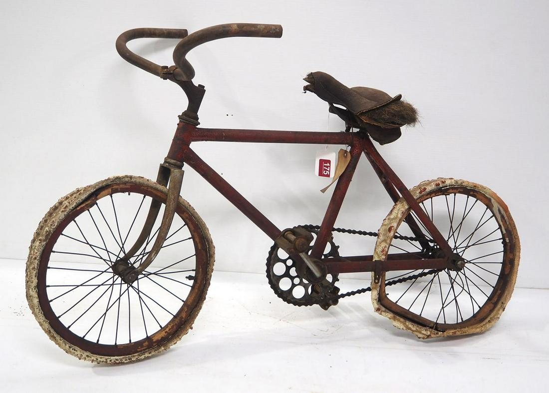 Early child's bicycle (1 of 4)