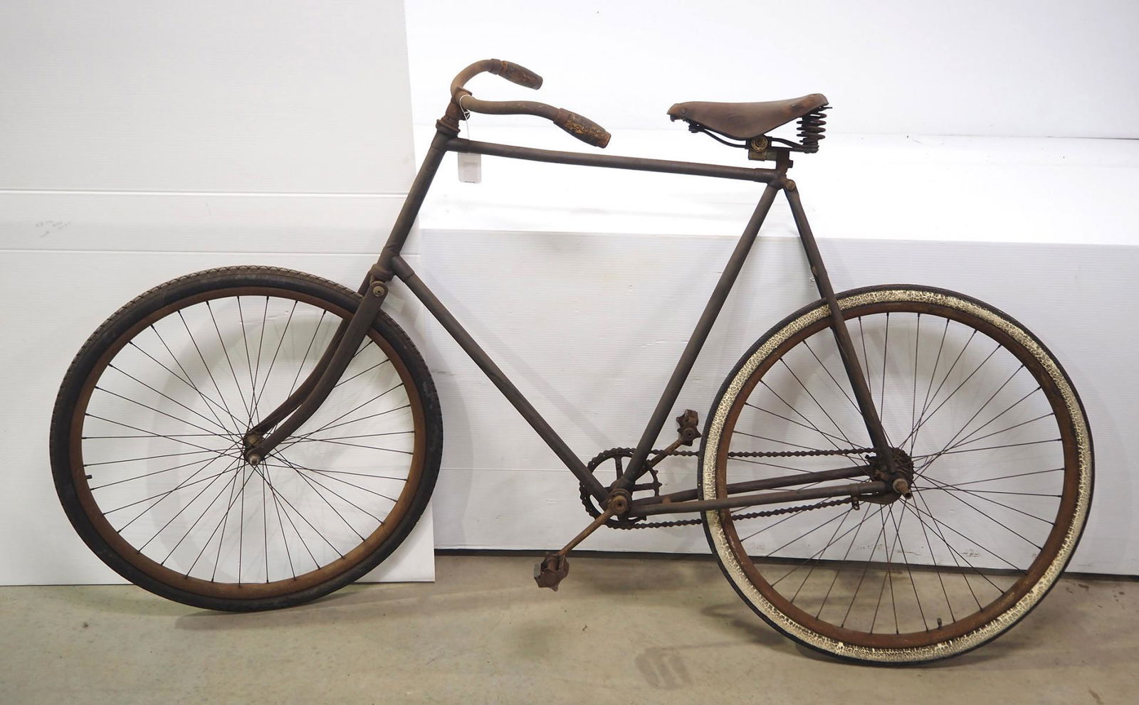 Early bicycle (1 of 5)