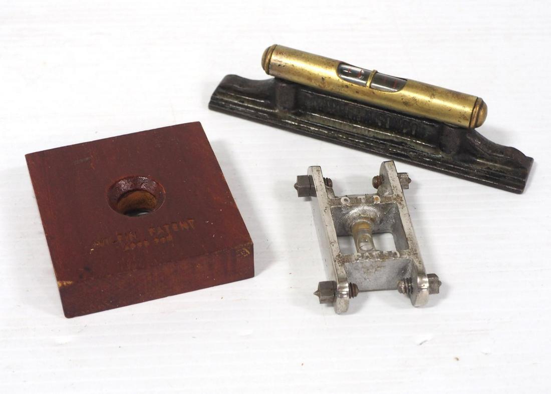 (3) Levels in display cases (1 of 5)