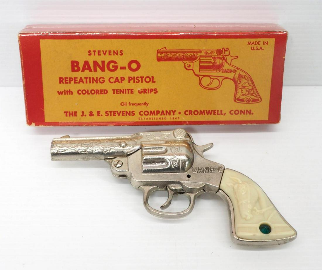 J & E Stevens Bang-O Repeating Cap Gun: J & E Stevens Bang-O Repeating Cap Gun with original box -Excellent