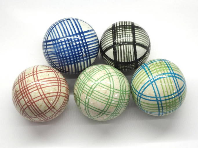 (5) Large Vintage Carpet Balls (0827) on Sep 09, 2022 Chupp Auctions