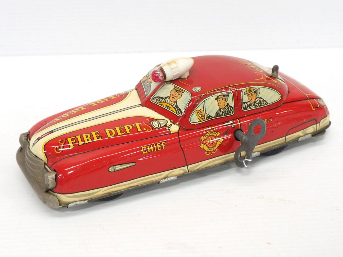 Marx wind-up Fire Dept Chief car (1 of 3)