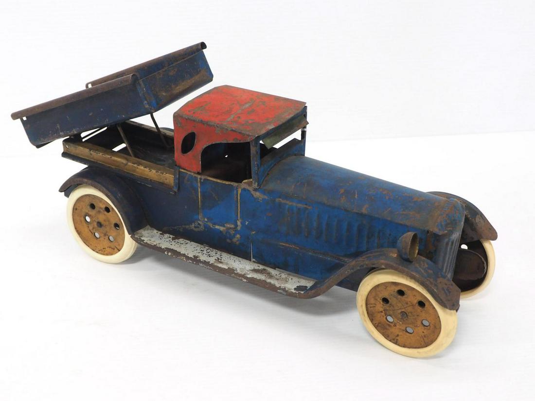 Pressed tin Dump Truck (1 of 3)