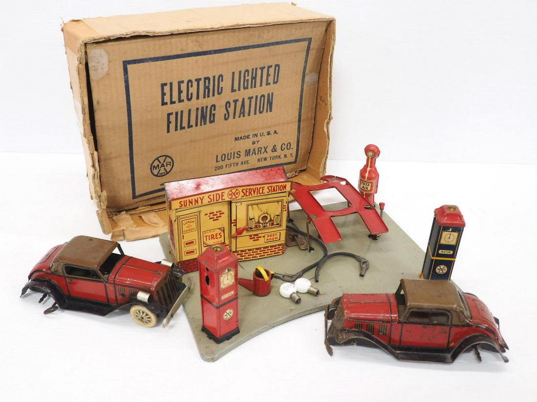 Marx Electric Lighted Filling Station (1 of 9)