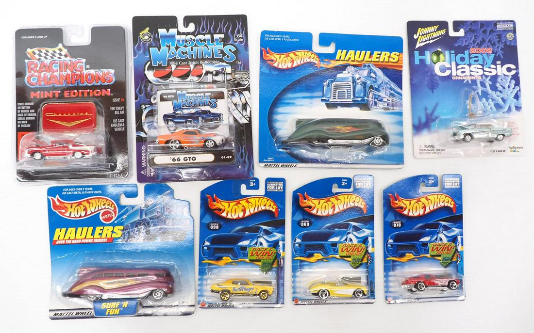 (8) Cars in blister packs (1 of 5)