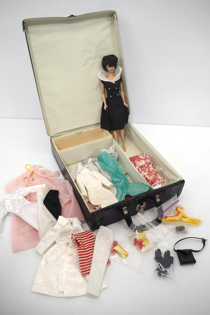 Barbie Bubble Cut Black Hair #2 & 1962 case (1 of 5)