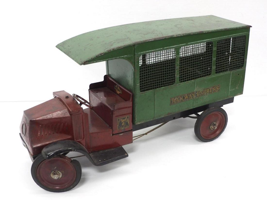 SteelCraft Mack Railway Express Truck (1 of 6)