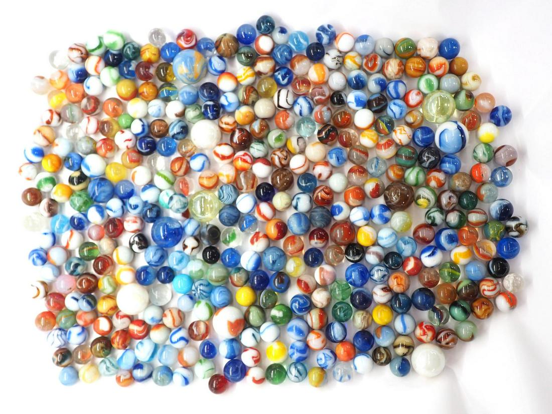 (360+) Collectable marbles in various sizes (1 of 5)