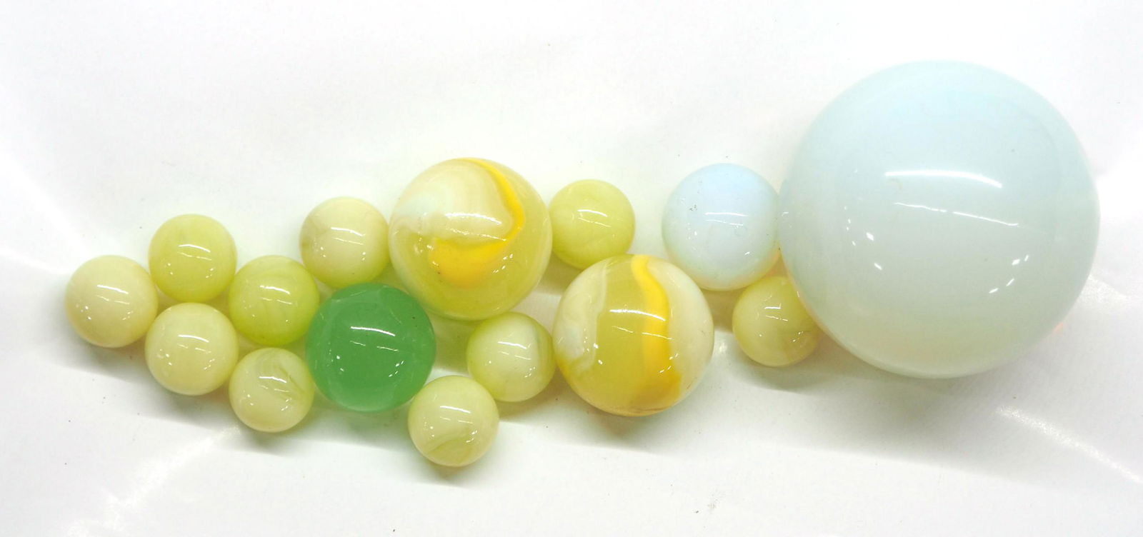 (13) Moonie & (2) Lemonade marbles (1 of 3)