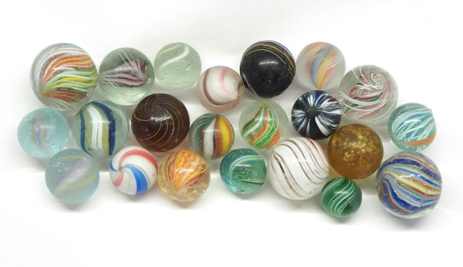 Assorted vintage marbles (1 of 3)