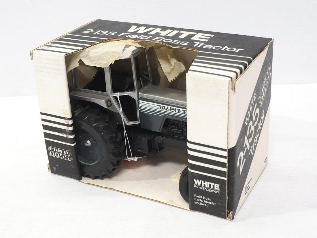 Scale Models White 2-135 Silver Stripe (1 of 2)