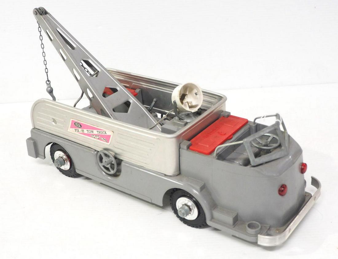 Ideal Fix-It tow truck (1 of 4)